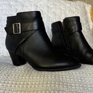 Vionic black ankle boot size 9